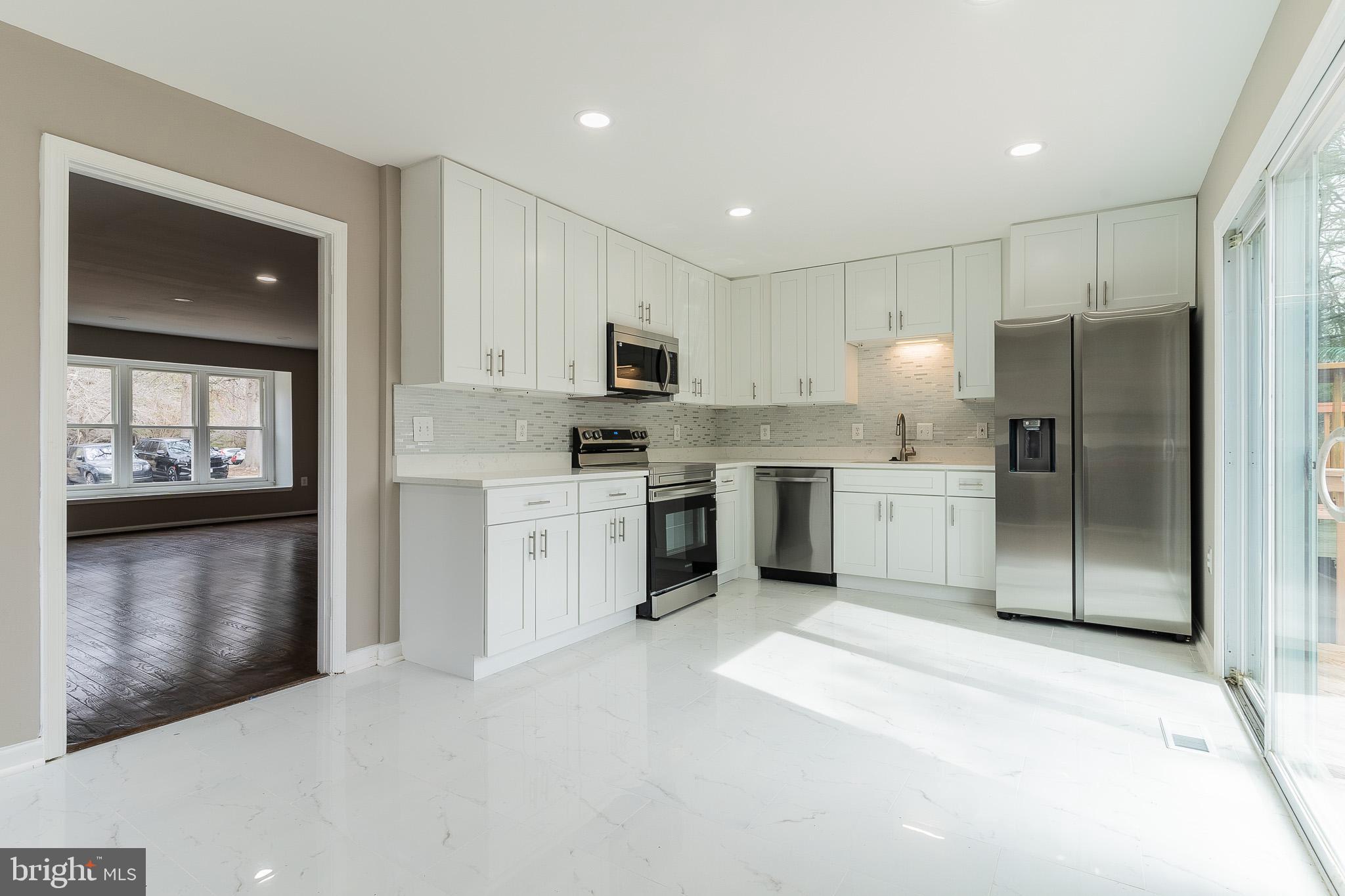 7324 Stream Way Springfield, VA 22152 - Photo 4 of 30 Gallery Image 4