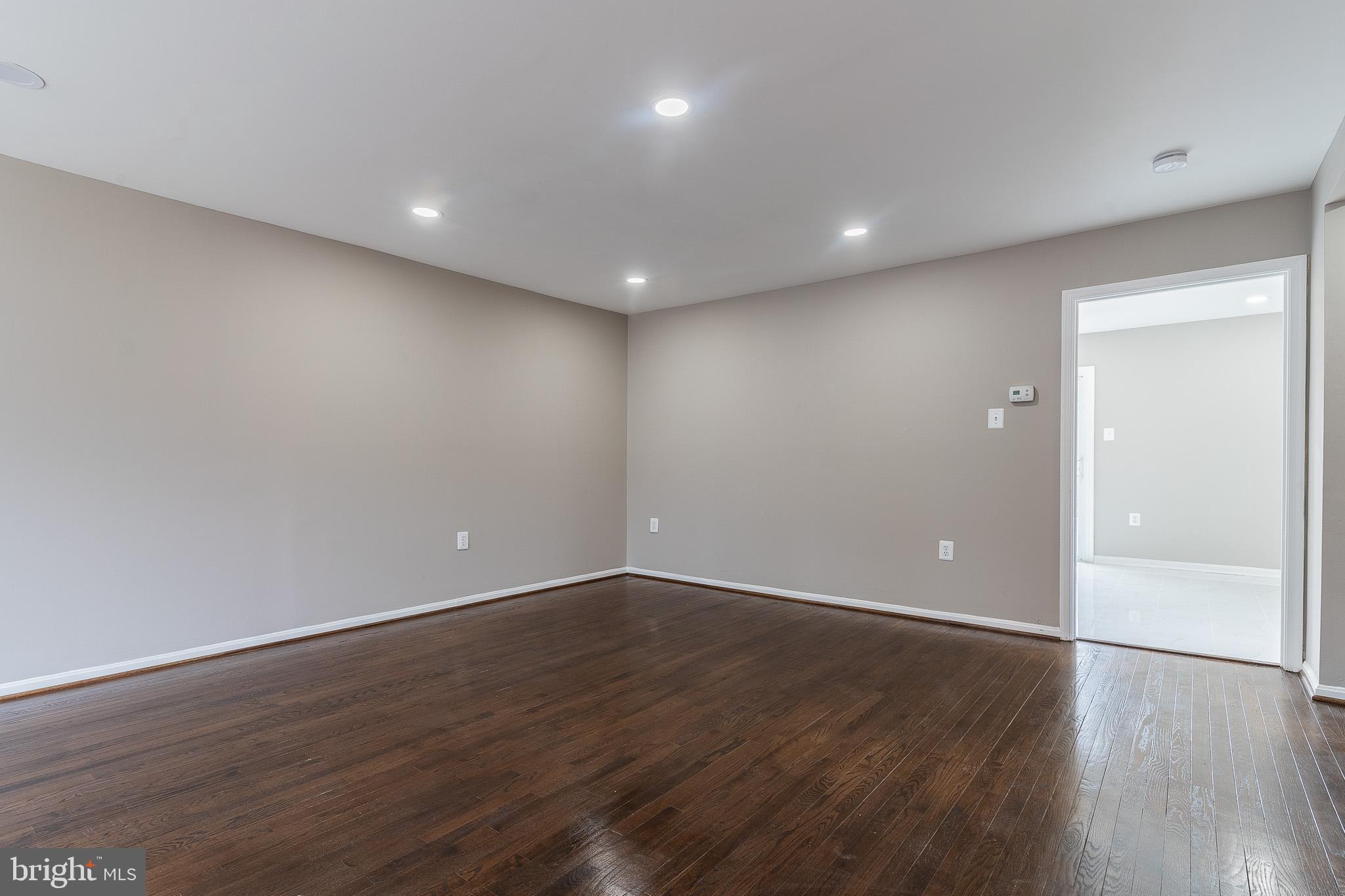 7324 Stream Way Springfield, VA 22152 - Photo 7 of 30 Gallery Image 7
