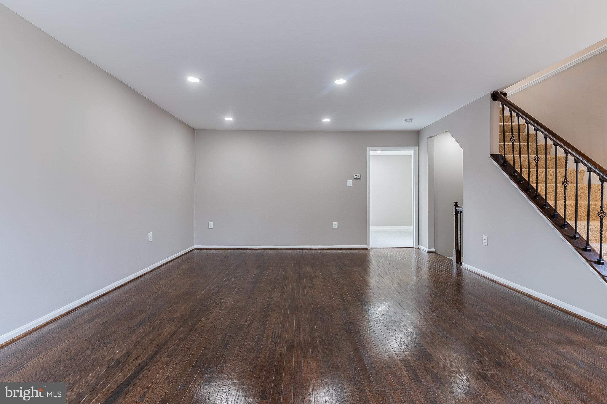 7324 Stream Way Springfield, VA 22152 - Photo 8 of 30 Gallery Image 8