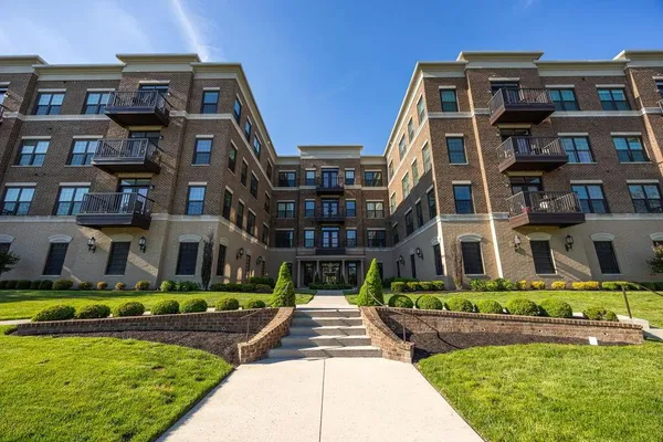 $475,000 | 1670 East Broad Street, Unit 201, Columbus, OH 43203