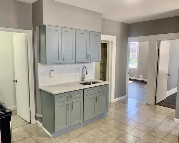 $1,750 | 44 East 18th Street, Unit 2R, Bayonne, NJ 07002