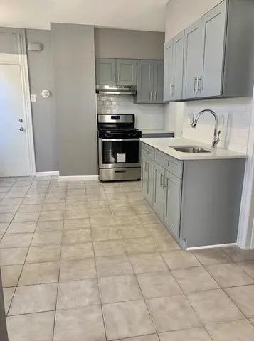 $1,750 | 44 East 18th Street, Unit 2R, Bayonne, NJ 07002