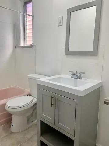 $1,750 | 44 East 18th Street, Unit 2R, Bayonne, NJ 07002