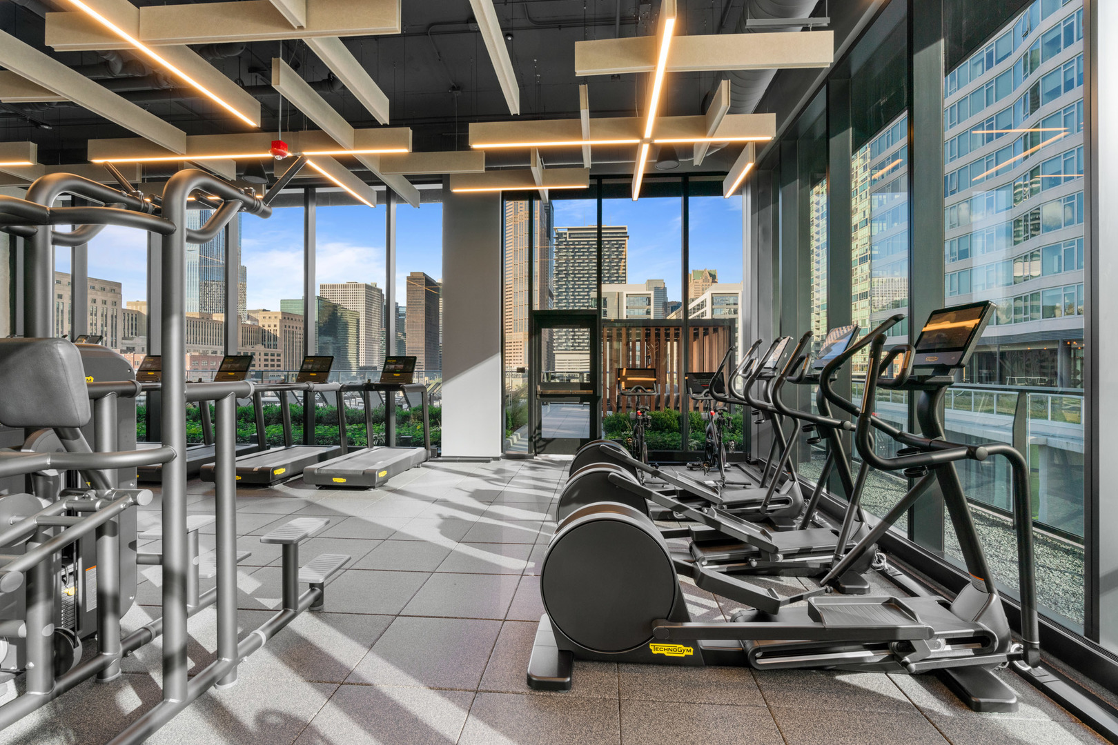 234 West Polk Street, Unit 3503 Chicago, IL 60607 - Photo 18 of 36 a view of gym