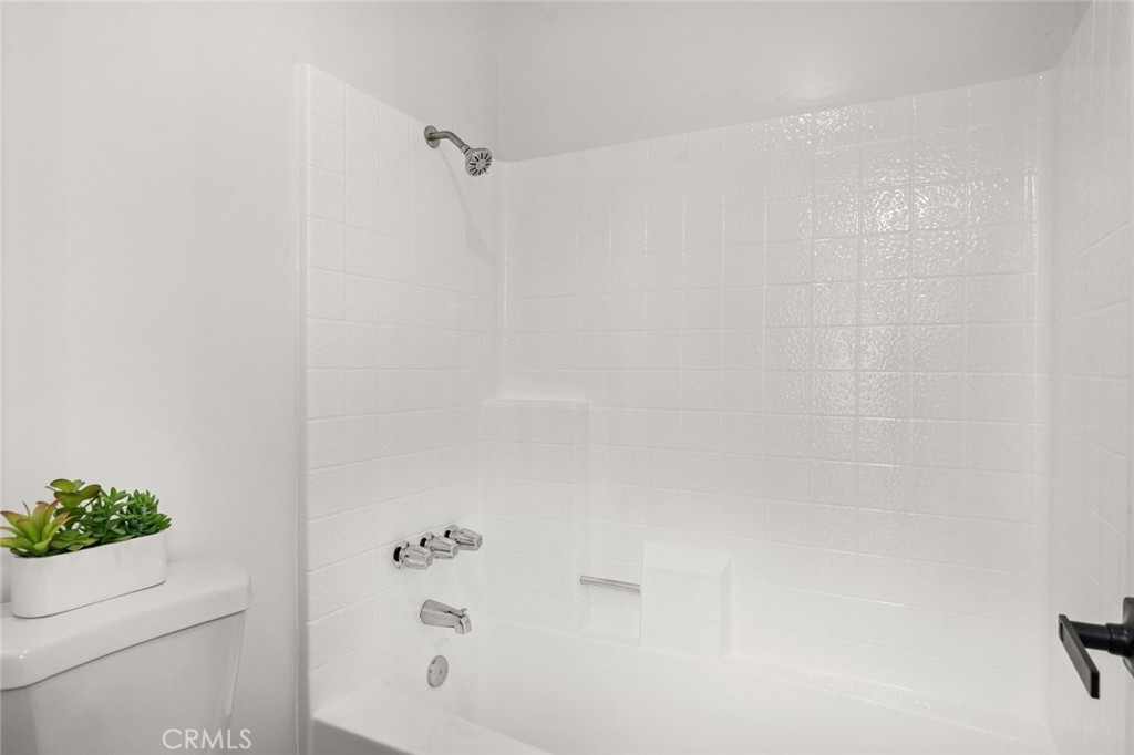 2554 Olive Drive, Unit 84 Palmdale, CA 93550 - Photo 15 of 21 a bathroom with a bathtub
