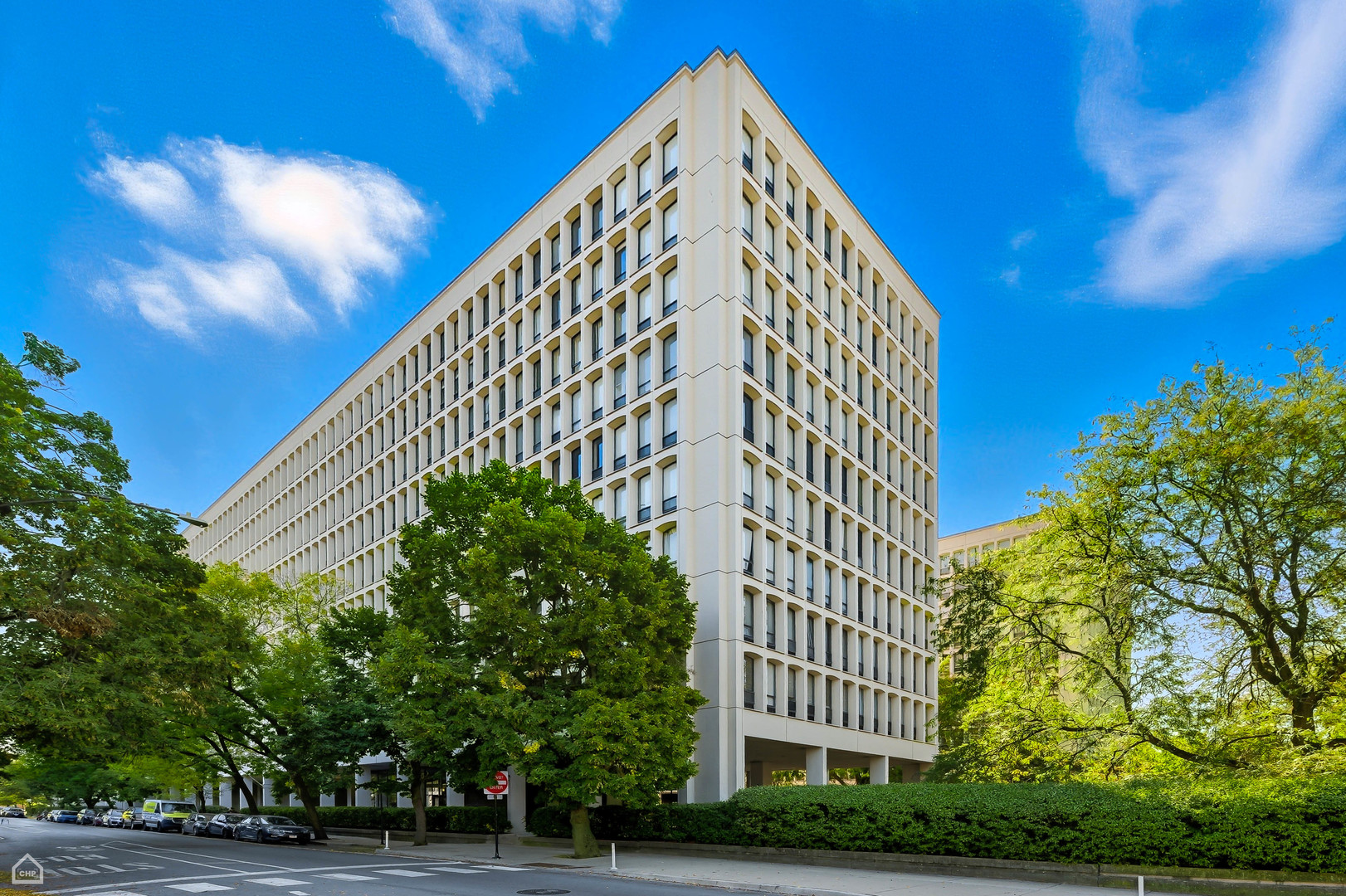 1400 East 55th Place, Unit 702S Chicago, IL 60637 - Photo 1 of 11 a view of a large building
