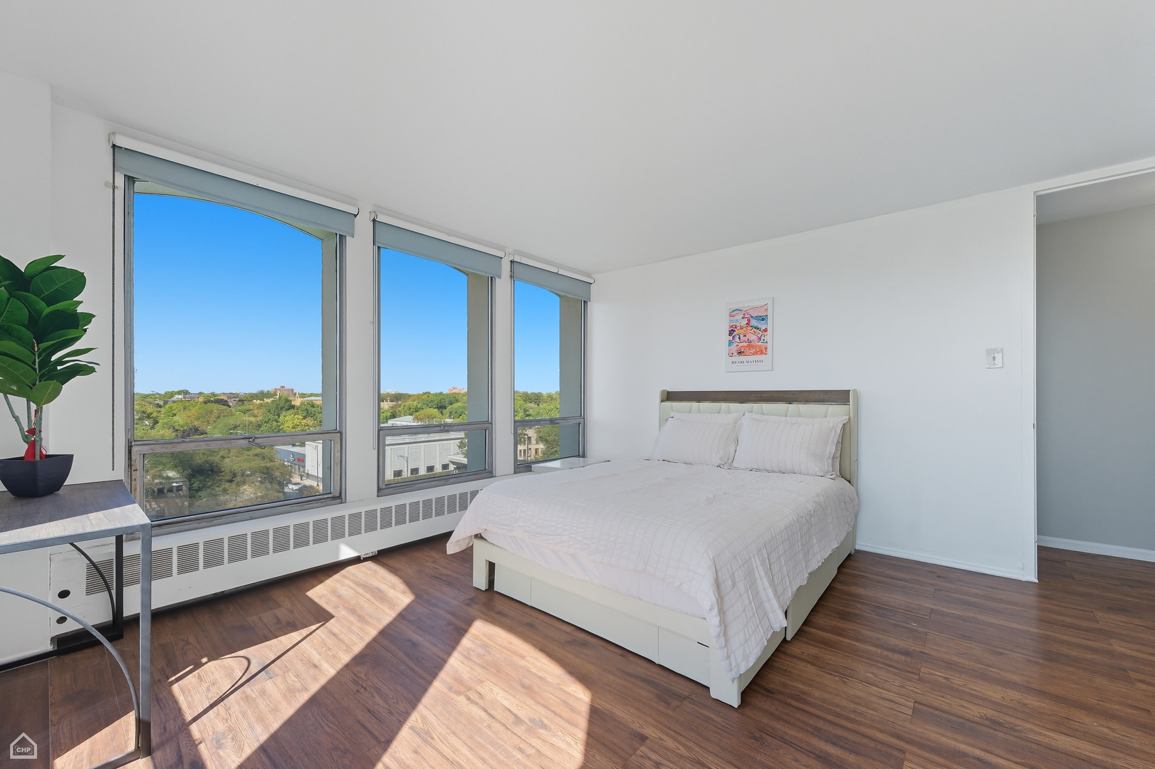 1400 East 55th Place, Unit 702S Chicago, IL 60637 - Photo 7 of 11 a bedroom with a large bed and a large window