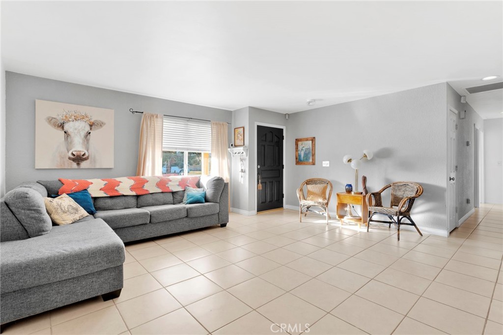 12655 Pocono Road Apple Valley, CA 92308 - Photo 3 of 52