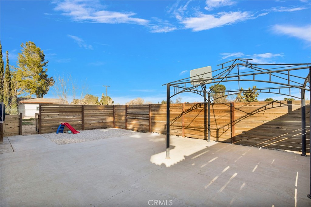 12655 Pocono Road Apple Valley, CA 92308 - Photo 42 of 52 a view of a basketball court
