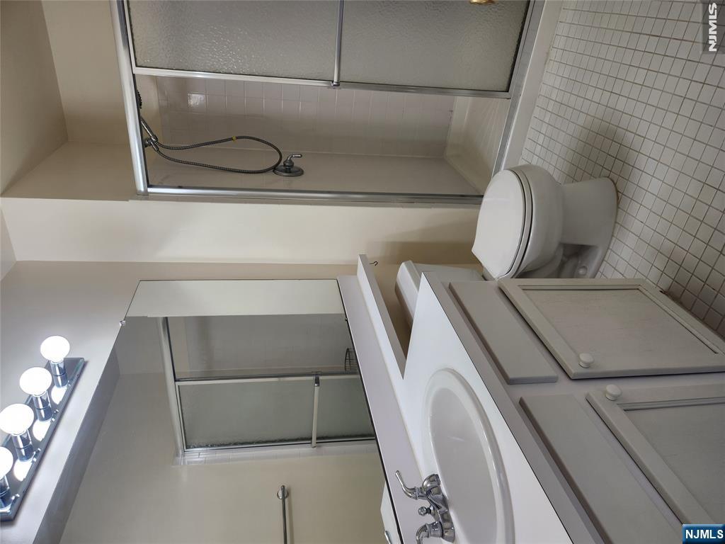 124 Raintree Lane Mahwah, NJ 07430 - Photo 13 of 16 Gallery Image 13