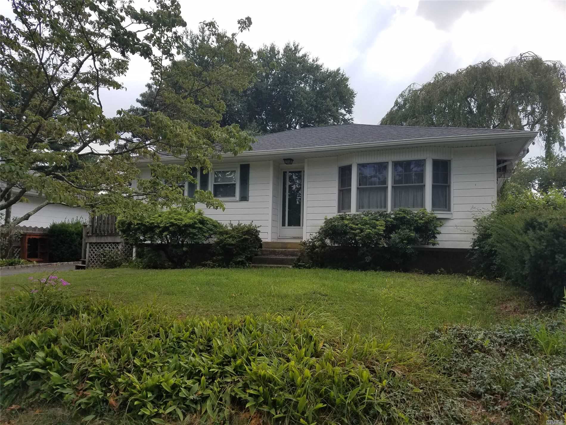 7 Corbin Court Huntington NY 11743 Compass