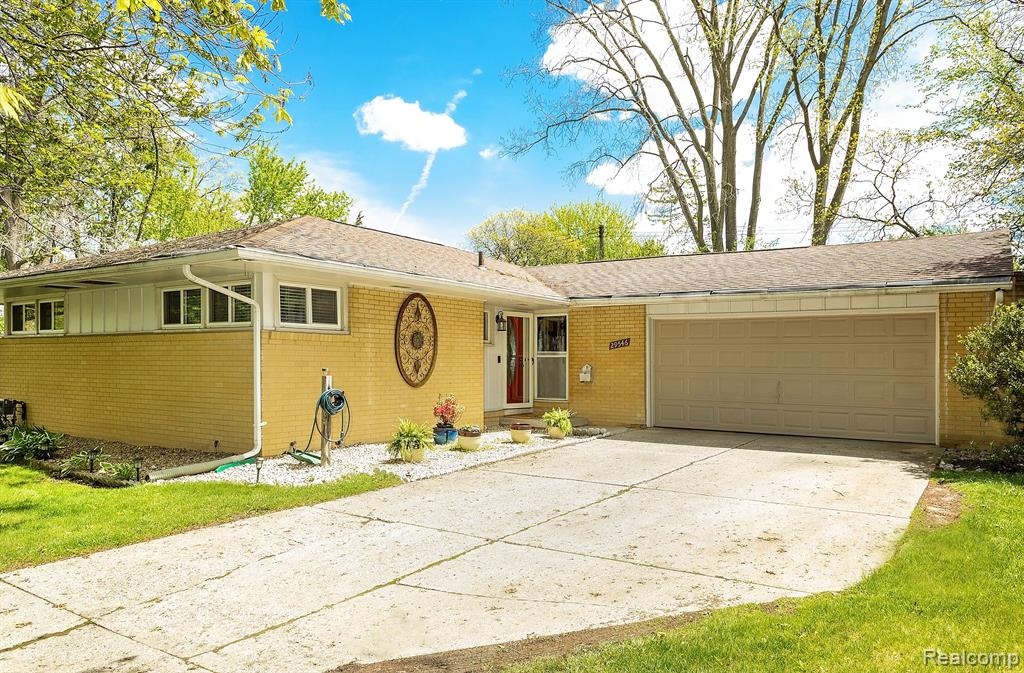 29546 Fall River Road Southfield, MI 48076 - Photo 2 of 34