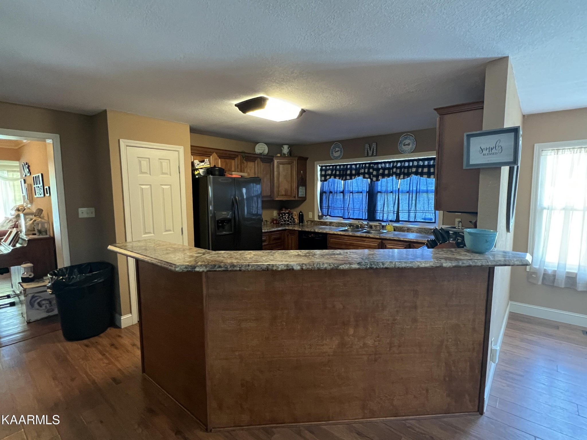 502 Claiborne Road La Follette, TN 37766 - Photo 8 of 28 a kitchen with stainless steel appliances granite countertop a stove a sink a refrigerator and a dining table