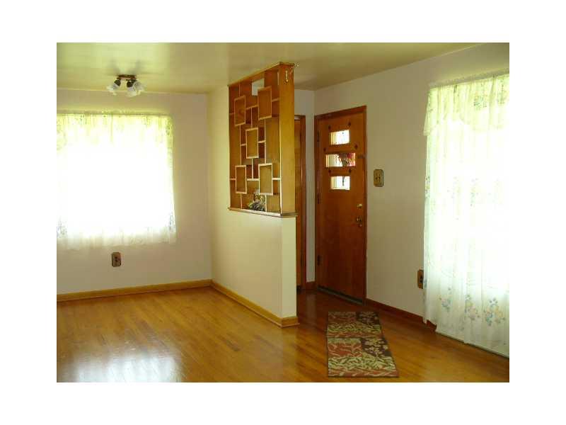 1012 Moon Run Road McKees Rocks, PA 15136 - Photo 3 of 20 Entry/Foyer.