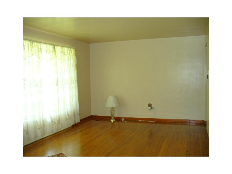1012 Moon Run Road McKees Rocks, PA 15136 - Photo 5 of 20 Living Room.