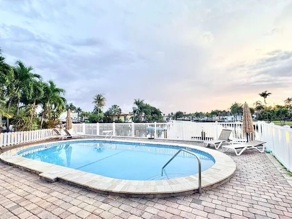 $2,000 | 1004 Pine Drive, Unit 204, Pompano Beach, FL 33060