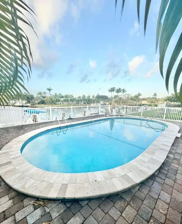 $2,000 | 1004 Pine Drive, Unit 204, Pompano Beach, FL 33060