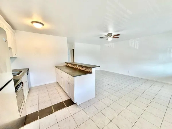 $2,000 | 1004 Pine Drive, Unit 204, Pompano Beach, FL 33060