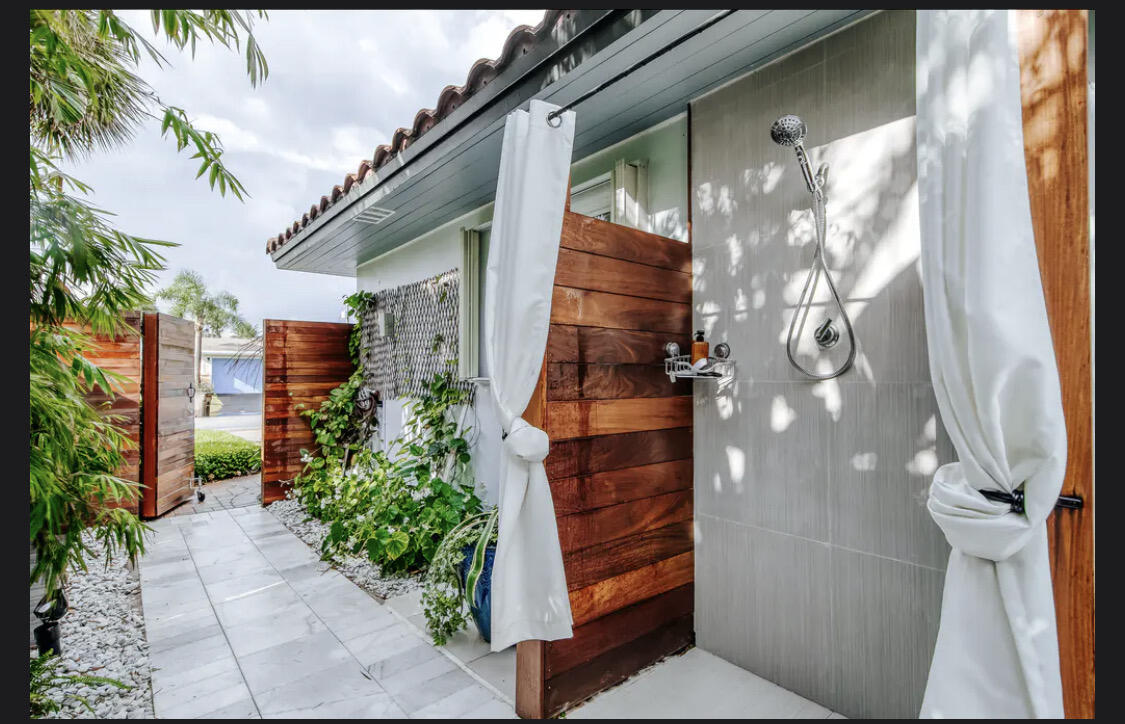 2630 Northeast 51st Court Lighthouse Point, FL 33064 - Photo 4 of 18 2630 NE 51st Ct. Side Gate + Outdoor Sho