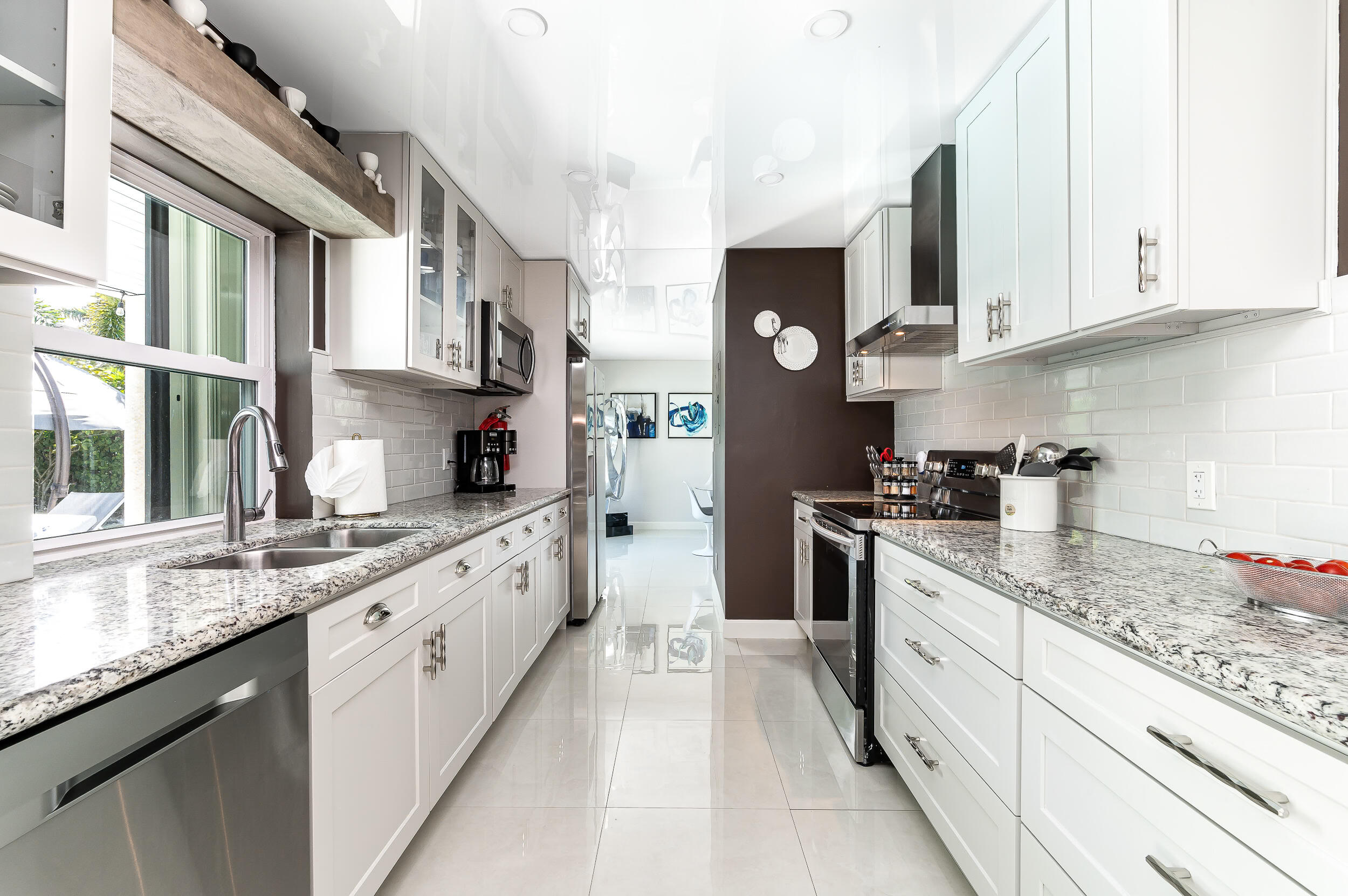 2630 Northeast 51st Court Lighthouse Point, FL 33064 - Photo 8 of 18 photo-30