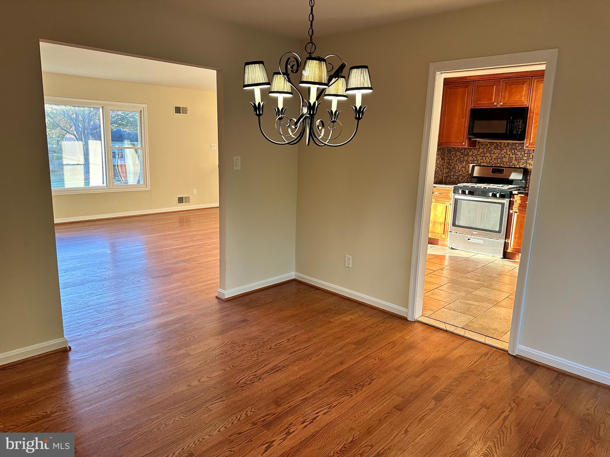8722 Postoak Road Potomac, MD 20854 - Photo 16 of 33 Dining room leading to Kitchen