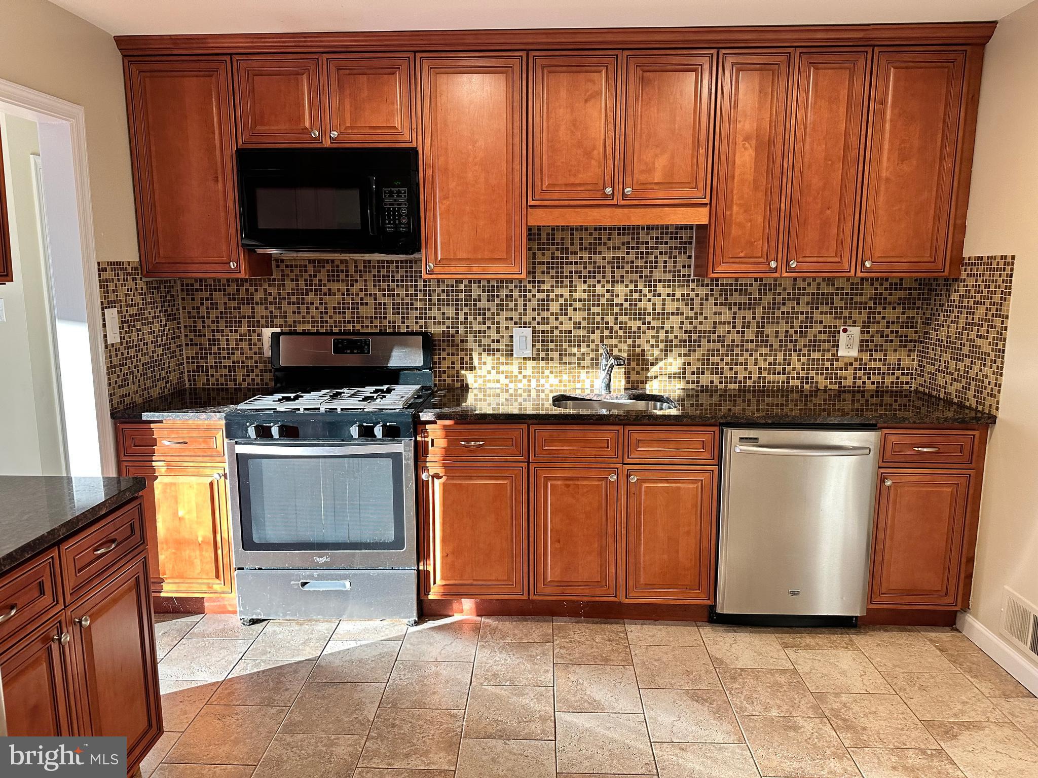 8722 Postoak Road Potomac, MD 20854 - Photo 17 of 33 Updated Kitchen