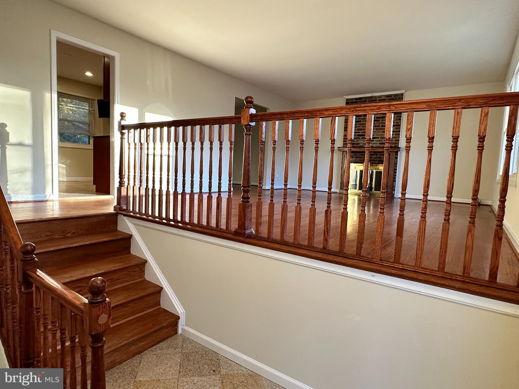 8722 Postoak Road Potomac, MD 20854 - Photo 10 of 33 Foyer