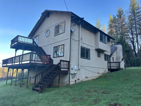 a view of a house with a yard
