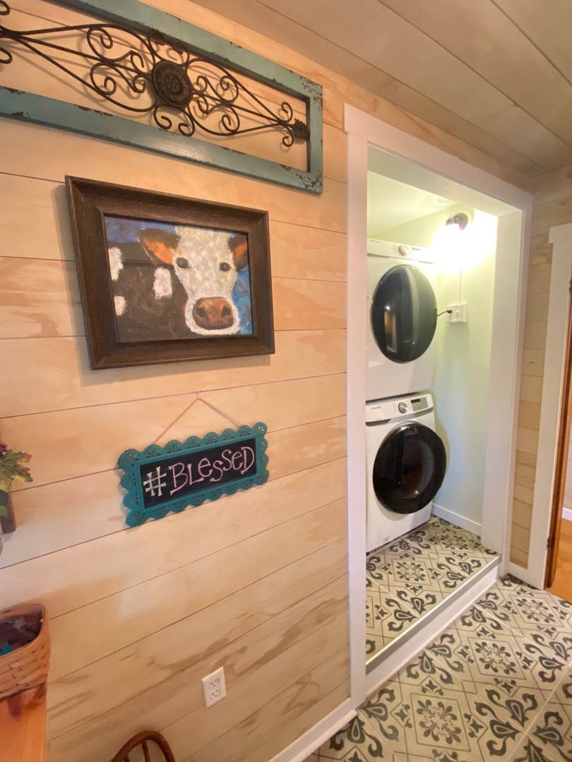 174 Kilgore Road Dixon, IL 61021 - Photo 13 of 55 a view of a wooden door and a window