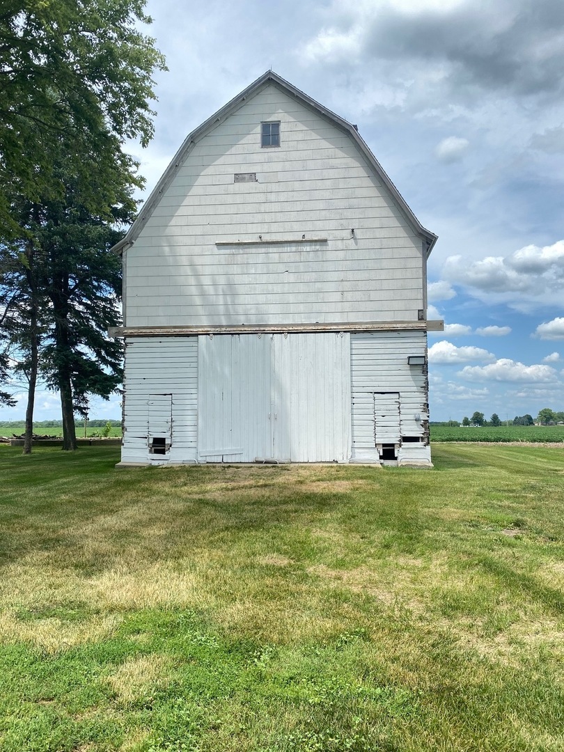174 Kilgore Road Dixon, IL 61021 - Photo 54 of 55 a view of a big house with a outdoor space