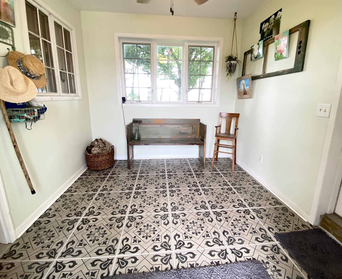 174 Kilgore Road Dixon, IL 61021 - Photo 10 of 55 a living room with a couch and a rug