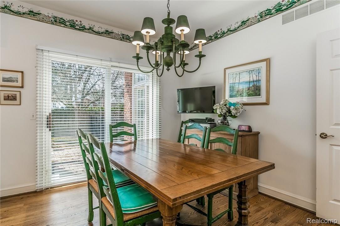 61 Lothrop Road Grosse Pointe, MI 48236 - Photo 15 of 57 011-Breakfast_Nook-2618072-medium.jpg