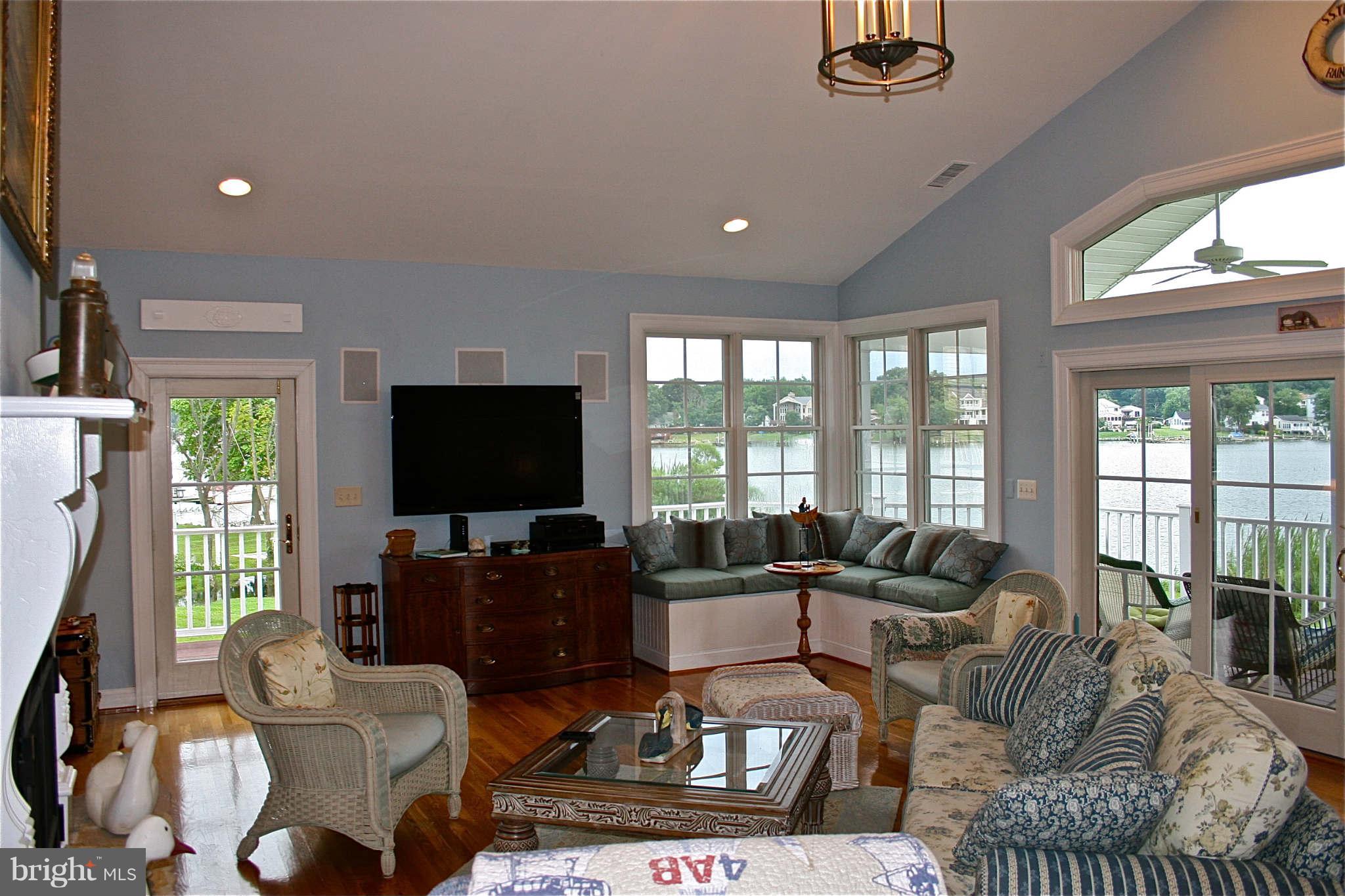 802 Seneca Park Road Middle River, MD 21220 - Photo 3 of 30 Living Room