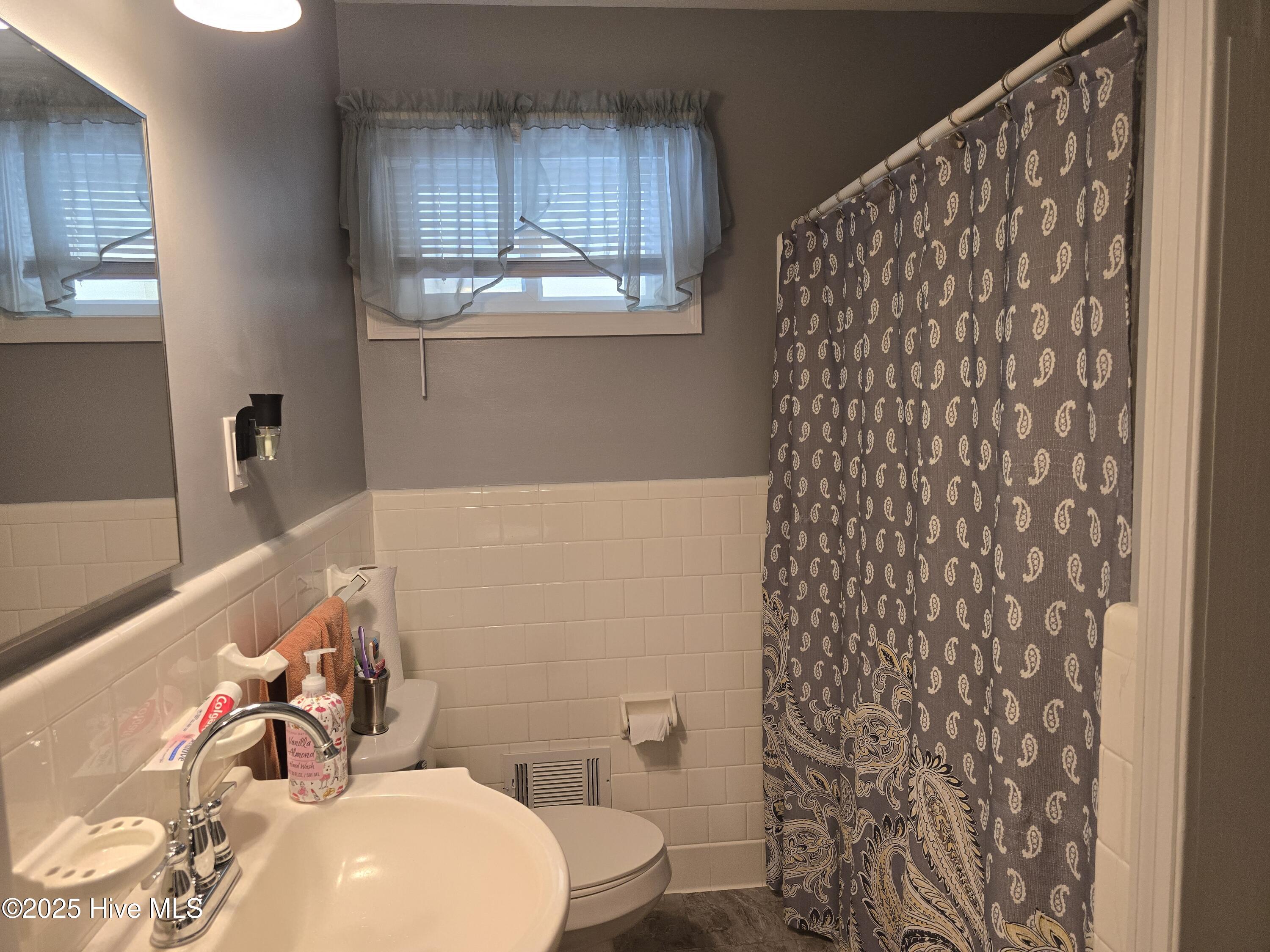 2900 Amherst Road Rocky Mount, NC 27804 - Photo 11 of 14 Bathroom