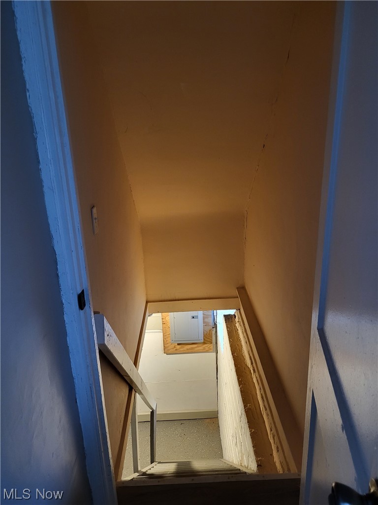 955 Nela View Road Cleveland Heights, OH 44112 - Photo 21 of 34 View of stairs