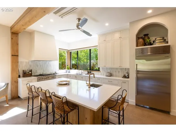 $1,449,000 | 570 Toms Drive, Hood River, OR 97031