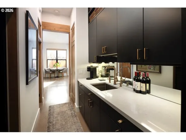 $1,449,000 | 570 Toms Drive, Hood River, OR 97031