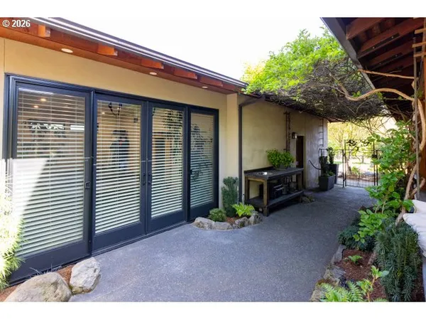 $1,449,000 | 570 Toms Drive, Hood River, OR 97031