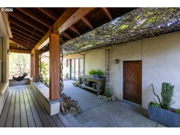 $1,449,000 | 570 Toms Drive, Hood River, OR 97031