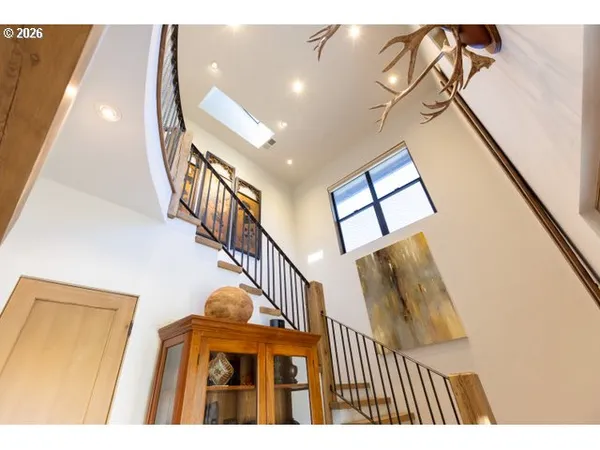 $1,449,000 | 570 Toms Drive, Hood River, OR 97031