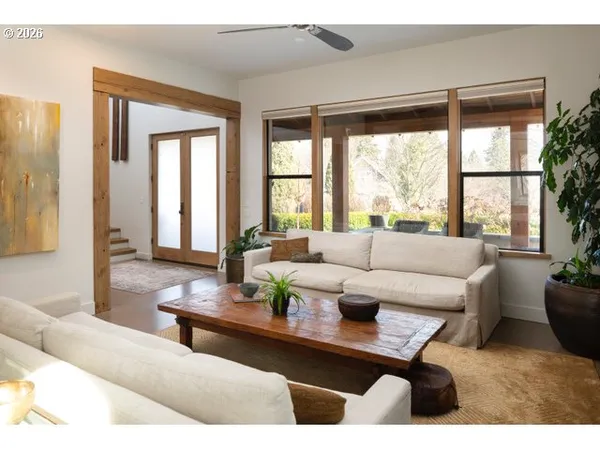 $1,449,000 | 570 Toms Drive, Hood River, OR 97031