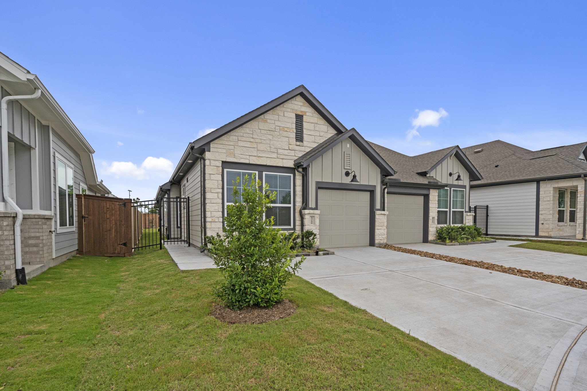 5259 Celestial Court Iowa Colony, TX 77583 - Photo 3 of 32