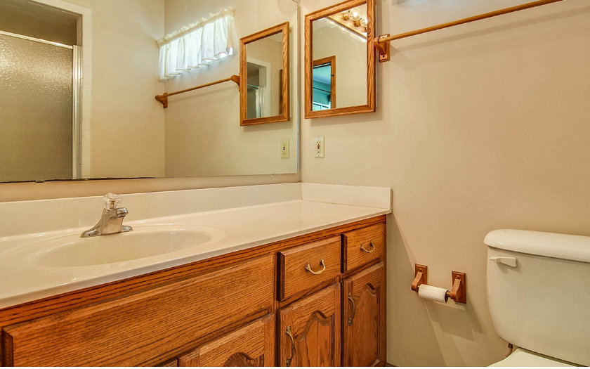 75043 Edwards Road Yulee, FL 32097 - Photo 14 of 21 a bathroom with a sink and a toilet