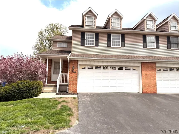 $2,150 | 304 Forest Edge Drive, Amherst, NY 14051