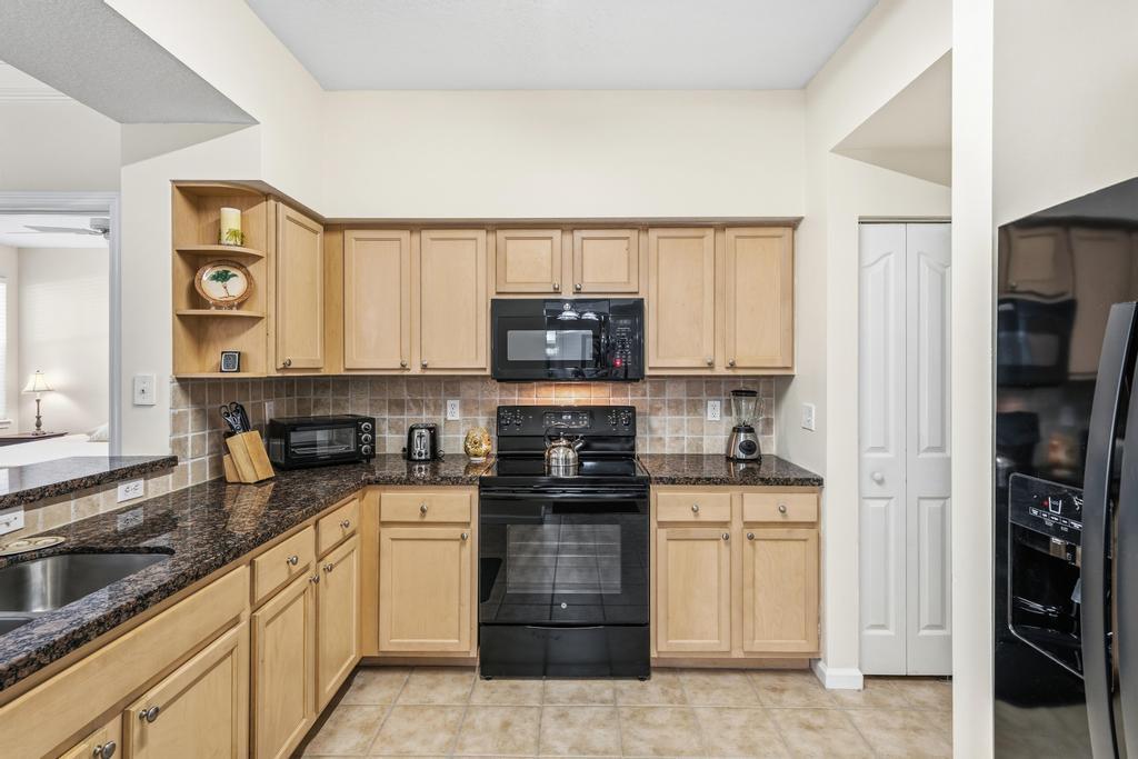 125 Galicia Way, Unit 102 Jupiter, FL 33458 - Photo 12 of 31 Kitchen