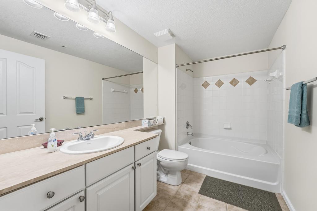 125 Galicia Way, Unit 102 Jupiter, FL 33458 - Photo 24 of 31 Primary Bath