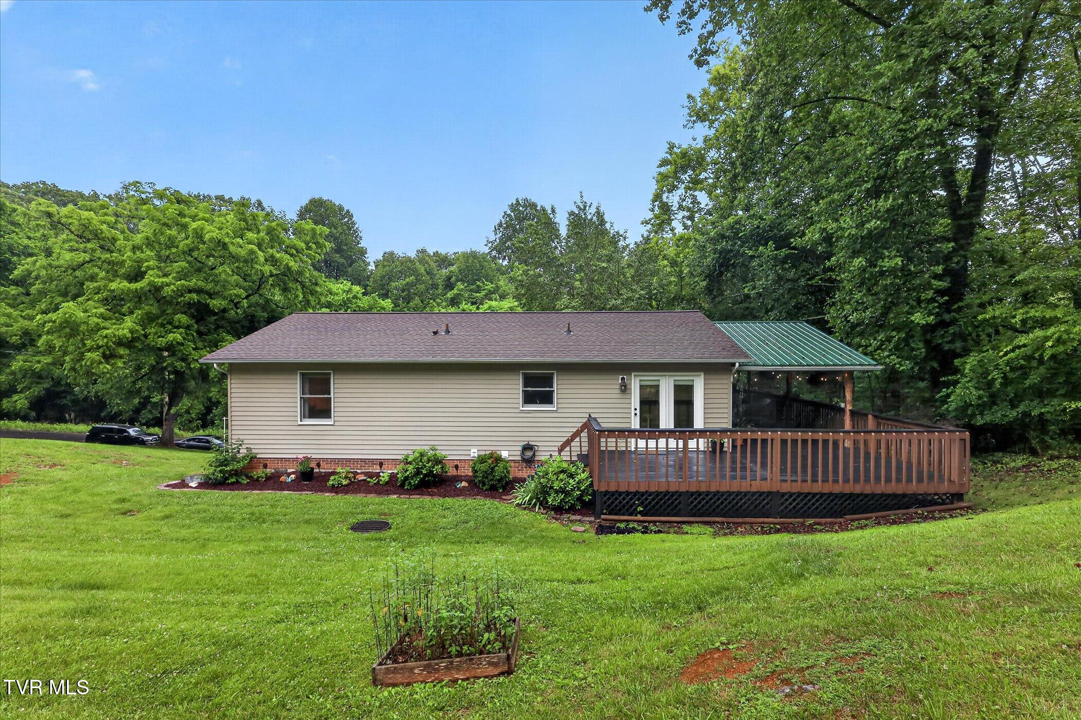 4020 Cooks Inlet Road Kingsport, TN 37664 - Photo 26 of 28 36-4020-Cooks-Inlet-Road-WindowStill