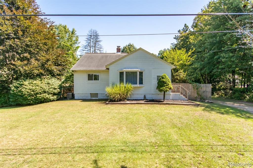 20621 Clark Road Belleville, MI 48111 - Photo 1 of 42