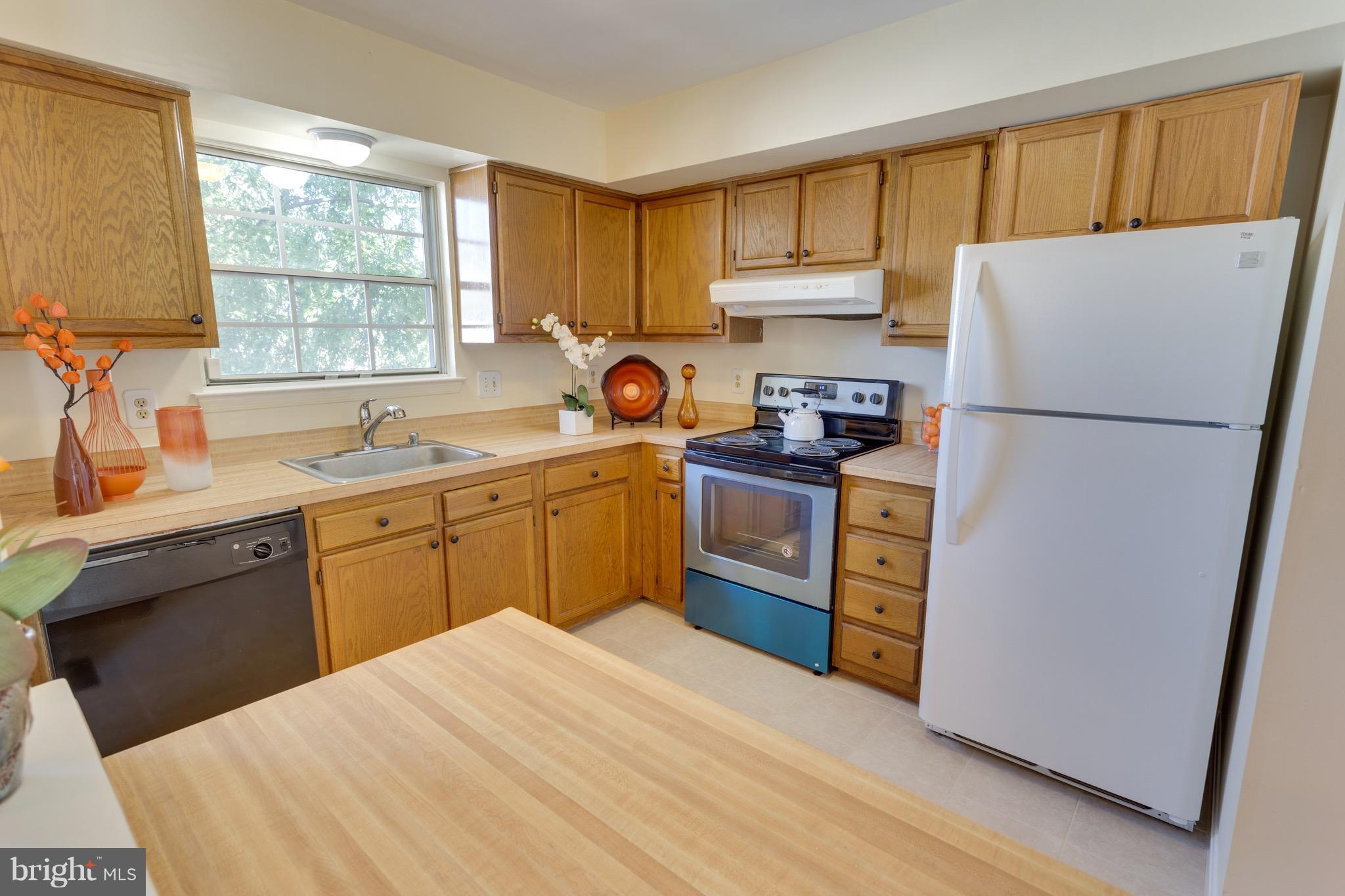 13326 Country Ridge Drive Germantown, MD 20874 - Photo 6 of 25 Kitchen