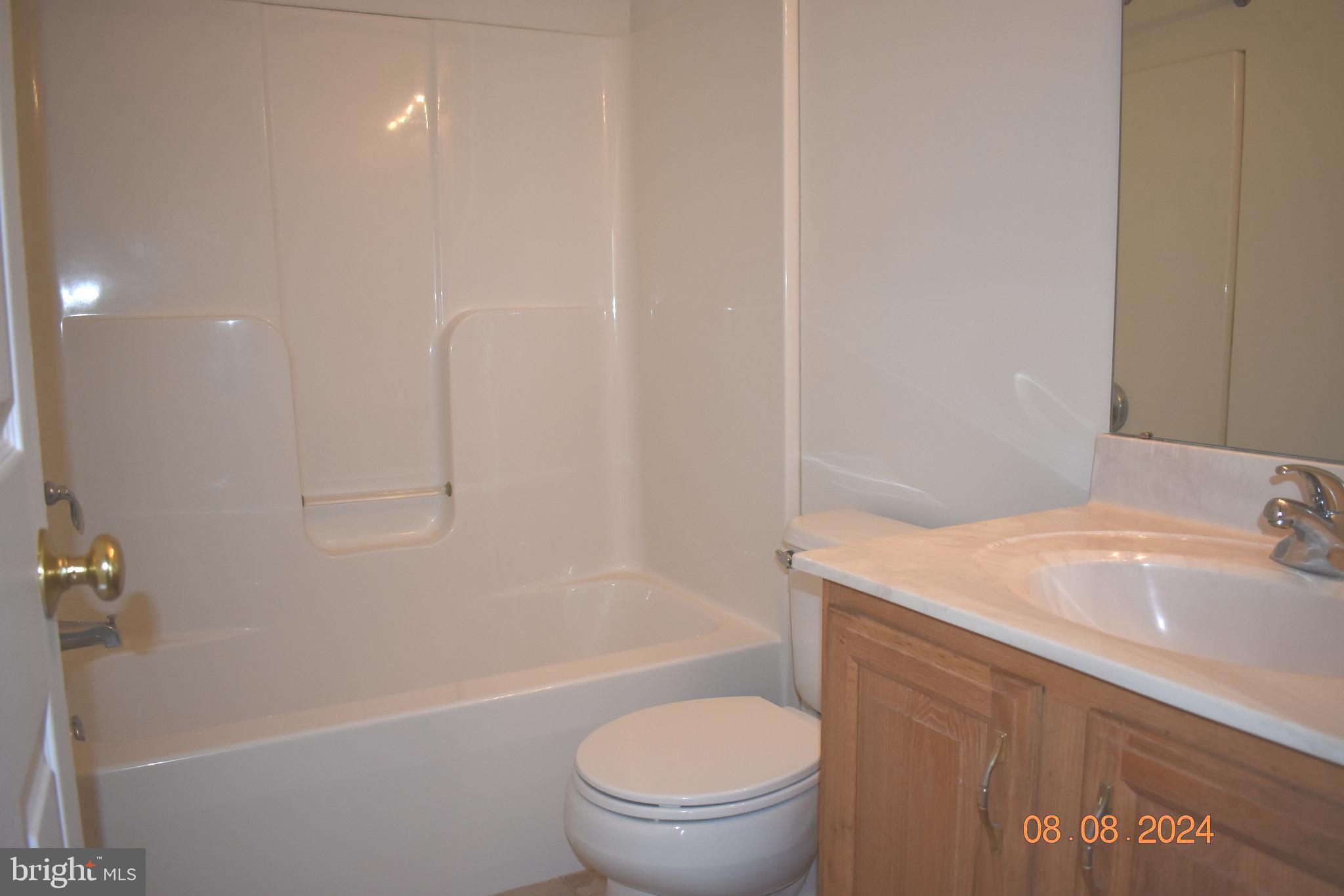 425 Buchanan Road Perkasie, PA 18944 - Photo 23 of 27 Hall Bathroom
